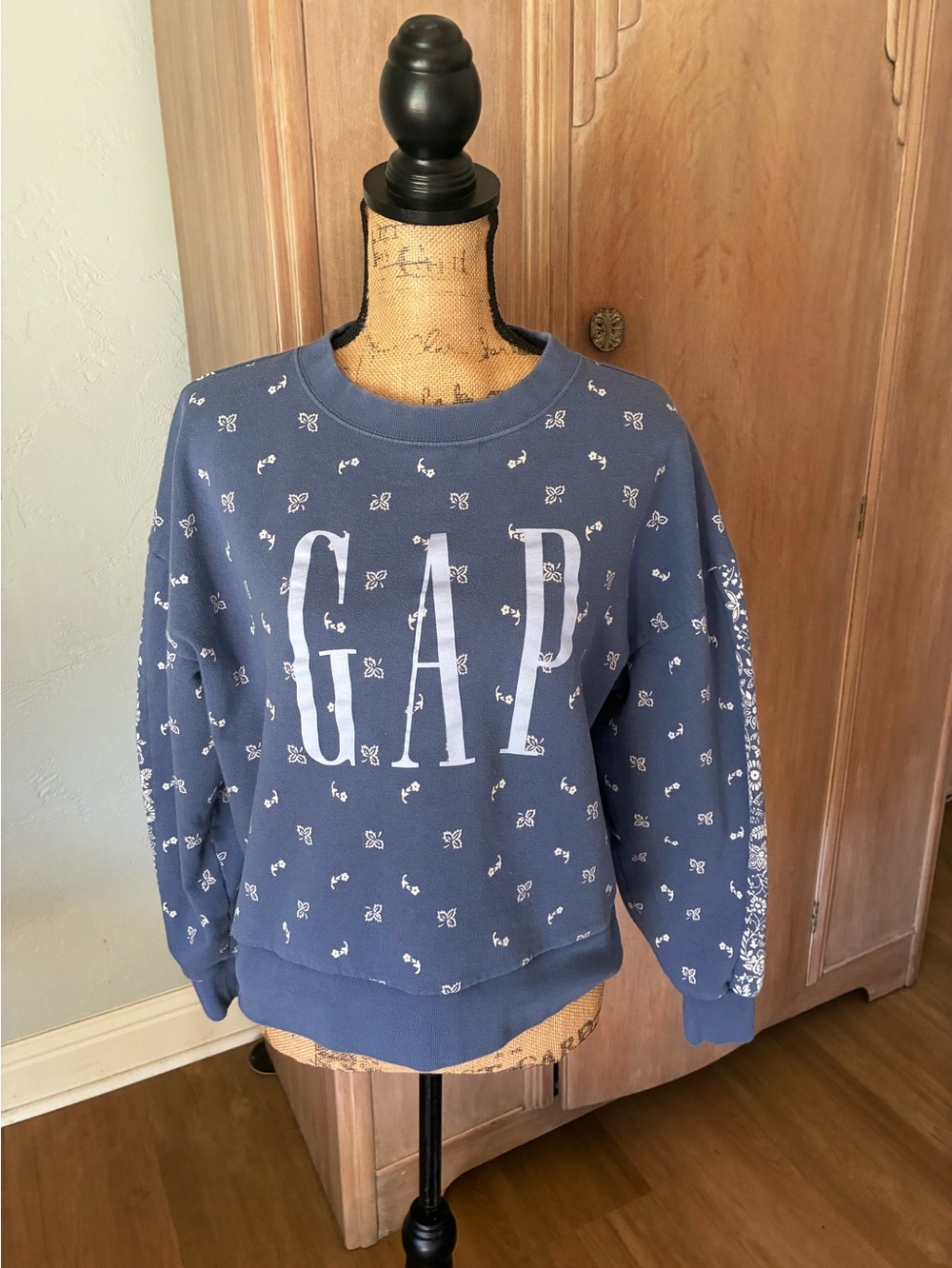 GAP Blue bandana print Logo Pullover Sweatshirt M